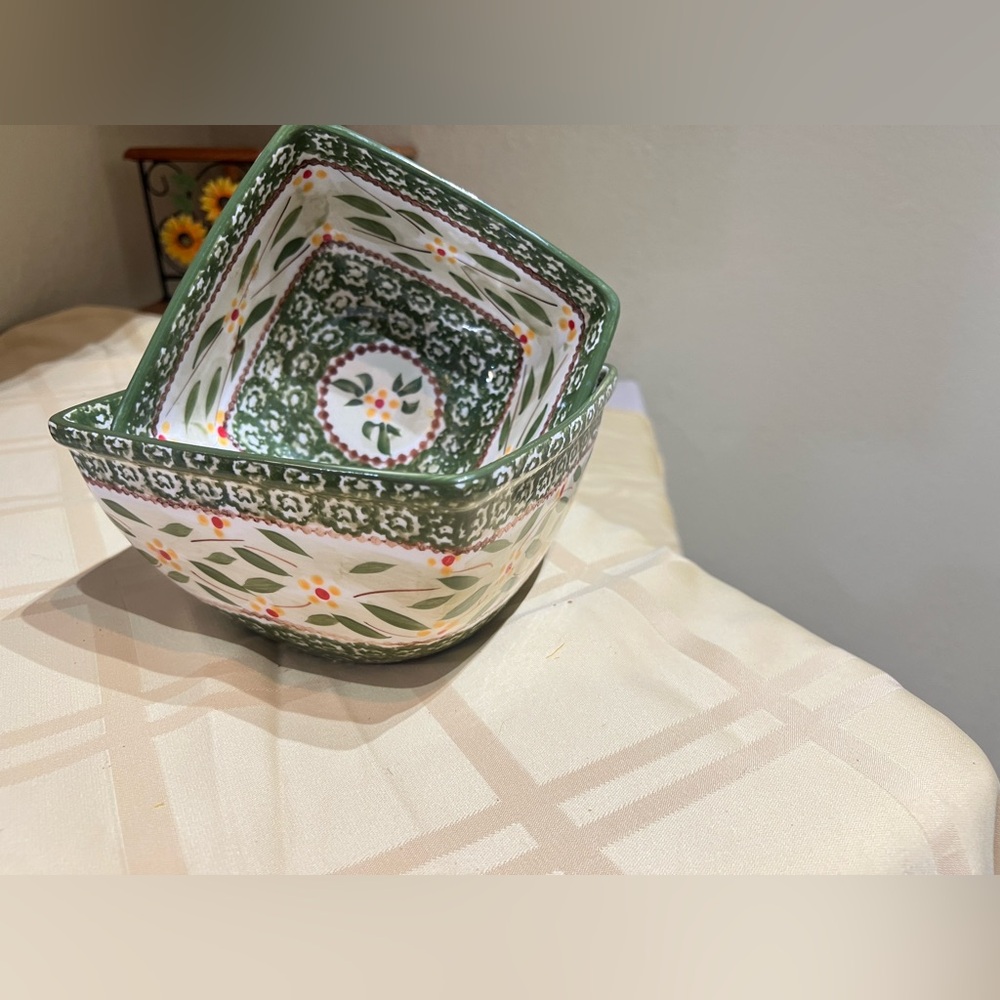 Temptations by Tara old world 2 green nesting bowls 1qt & 1.5 qt BUNDLE OF 2